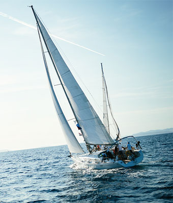 barca a vela nel golfo di Trieste